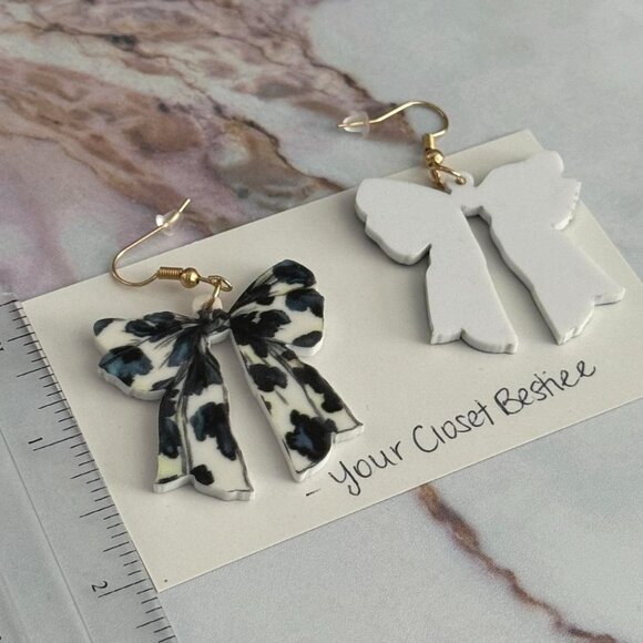 Black & white cow print bow Coquette Style Trendy Earrings - Picture 3 of 4